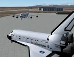 FS2004
                  Shuttle Discovery at Edwards AFB scenery.